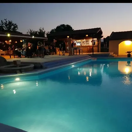 Paradise 3*