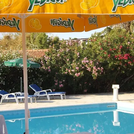 Bed & Breakfast Paradise 2*