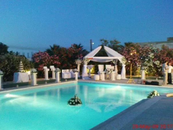 Paradise Bed & Breakfast 4*